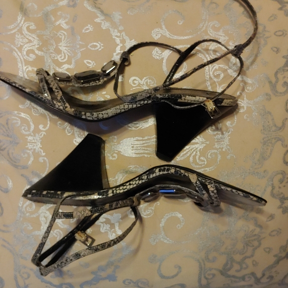 Snakeskin Triangle Heeled Sandal - Picture 4 of 8
